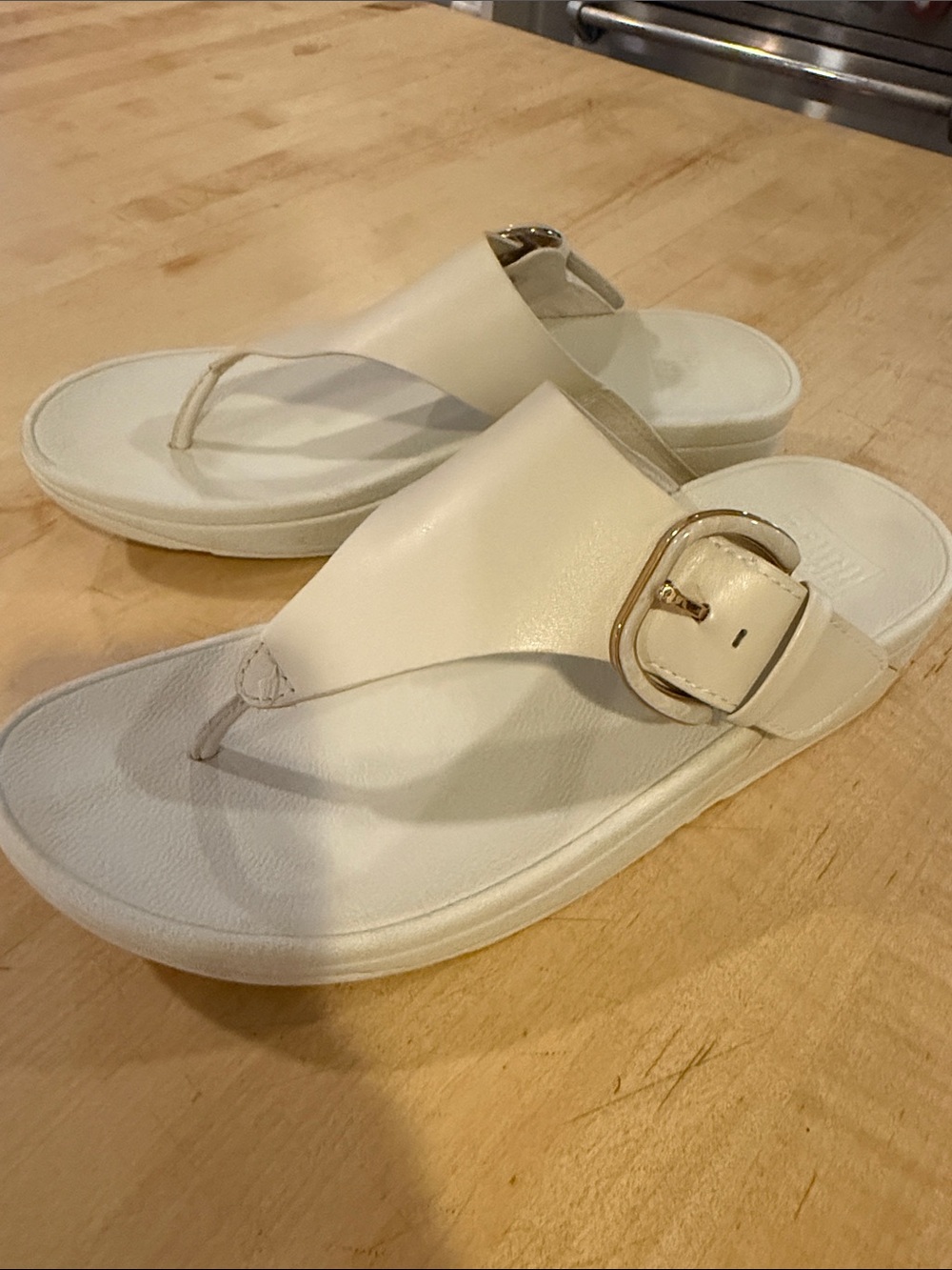 Women’s FitFlop for Cream Leather Thong Sandal with Gold Buckle